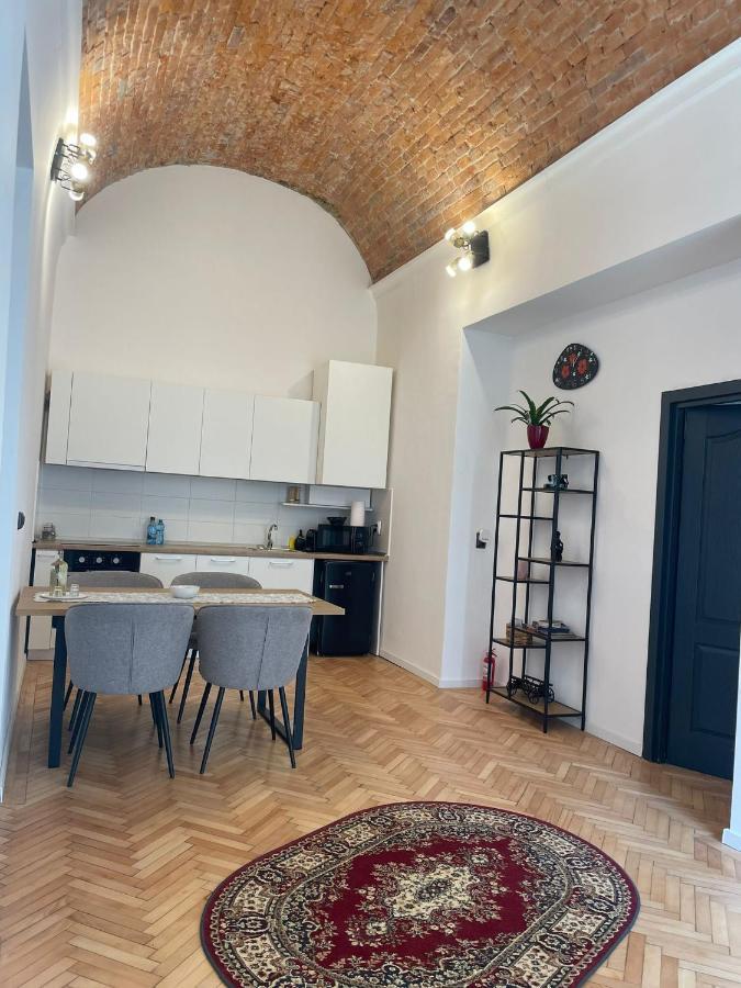 Central Apartment With 2 Bedrooms And 2 Bathrooms ออราแด ภายนอก รูปภาพ